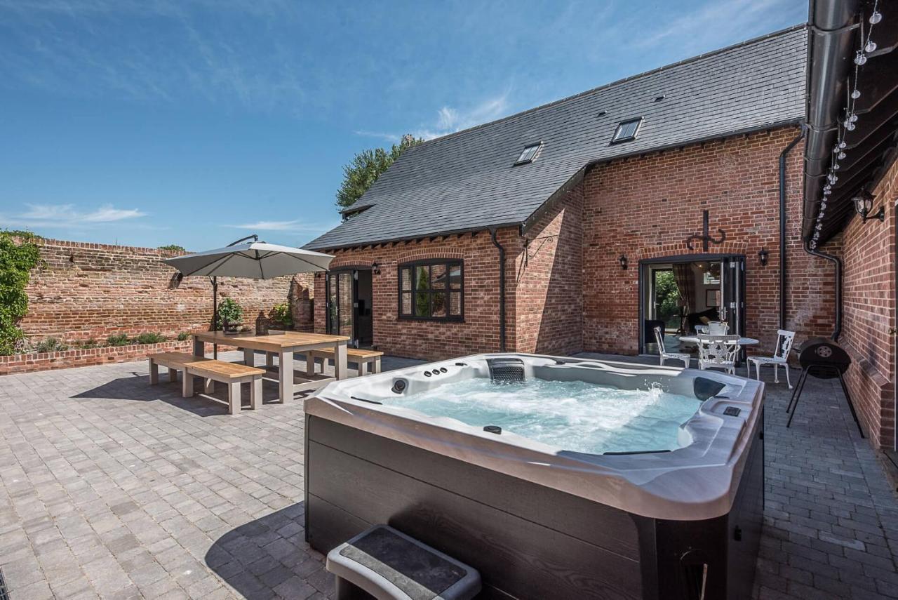Chapel At Pond Hall Farm, Stunnning With Private Hot Tub, Hadleigh Holiday home Ipswich